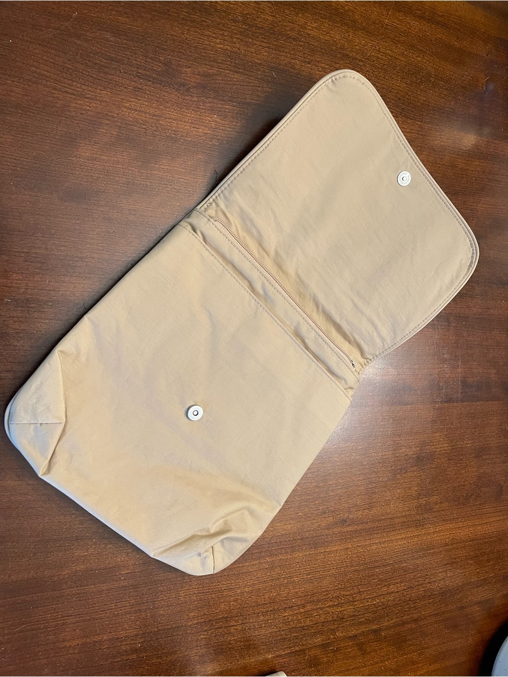 NWOT Baggallini Tan Crossbody Bag Out and About Travel Bag - Picture 4 of 10